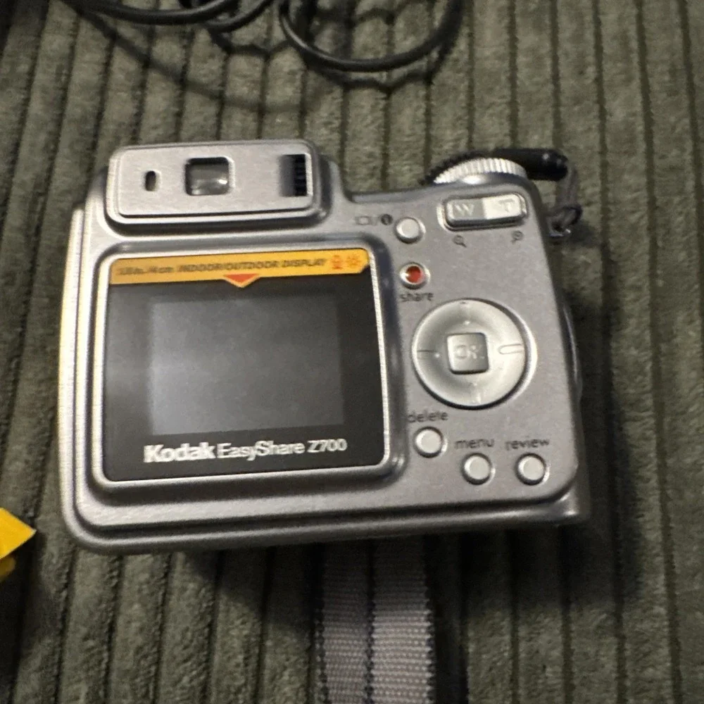Kodak Digital Camera EasyShare Z700 4.0MP Silver Tested Case Cords